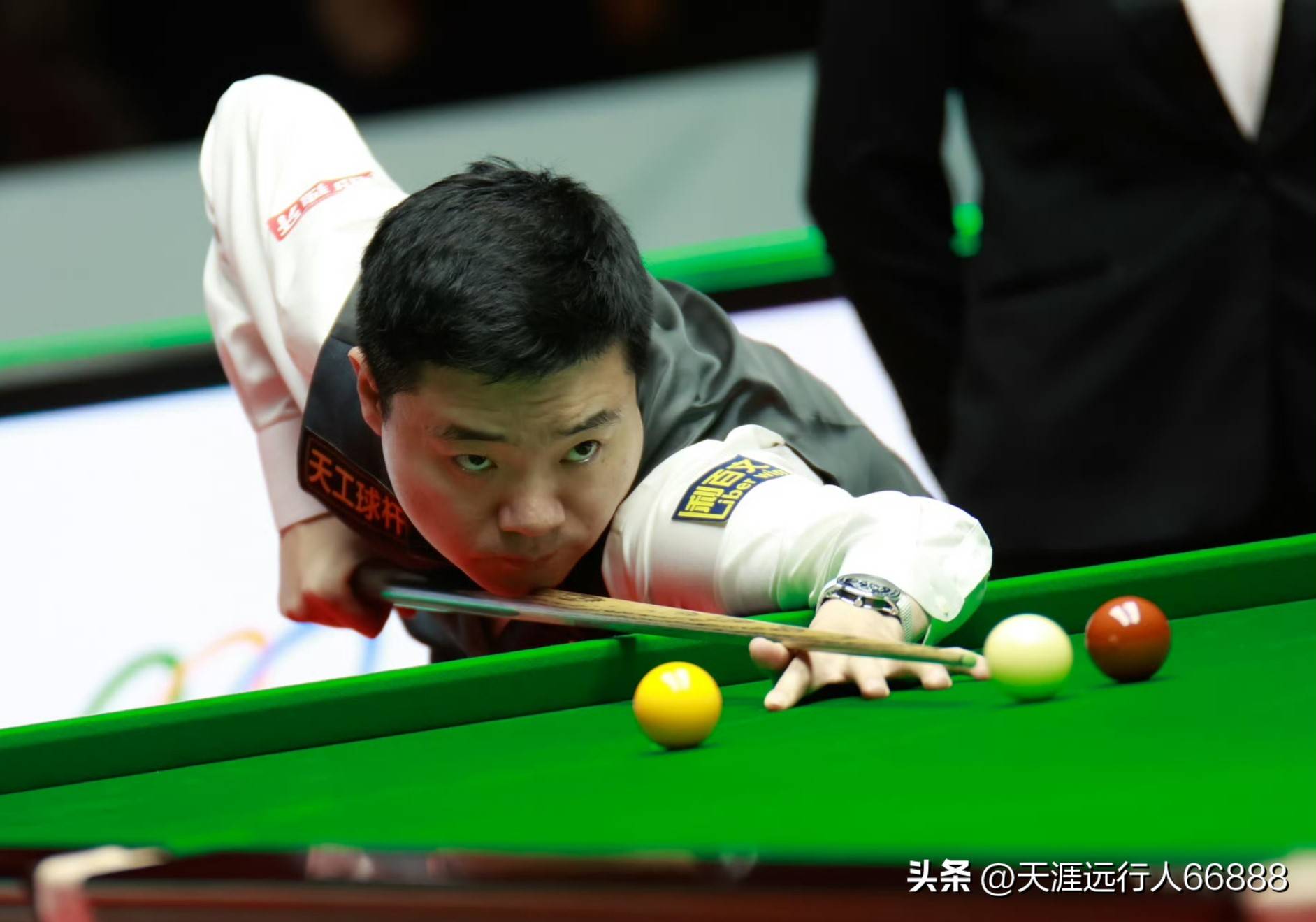 破到篮下 破到篮下